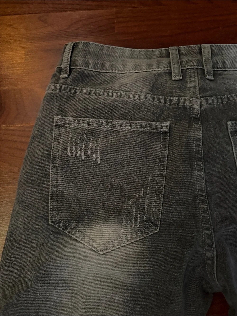 Men's Distressed Gray Star-Print Jeans